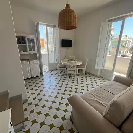 Bianca, Seaside Panoramic Rooftop Apartamento *